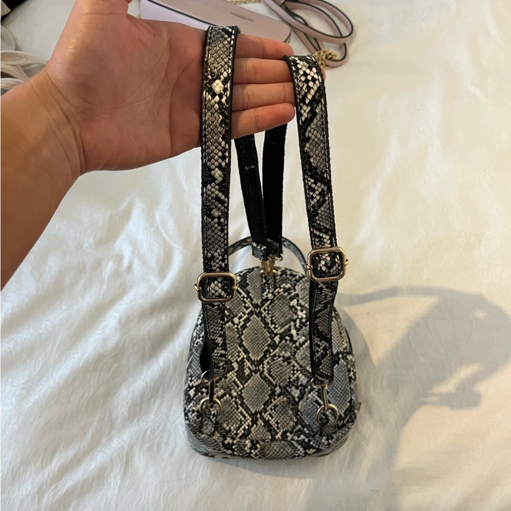 Small backpack snake pattern - Picture 2 of 5